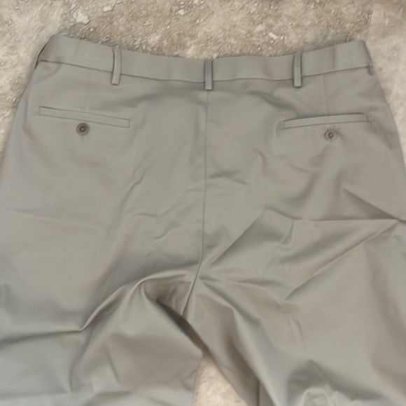 💕HP💕Haggar Classic fit no iron - tan pleated slacks - size 40x34 - Picture 3 of 5